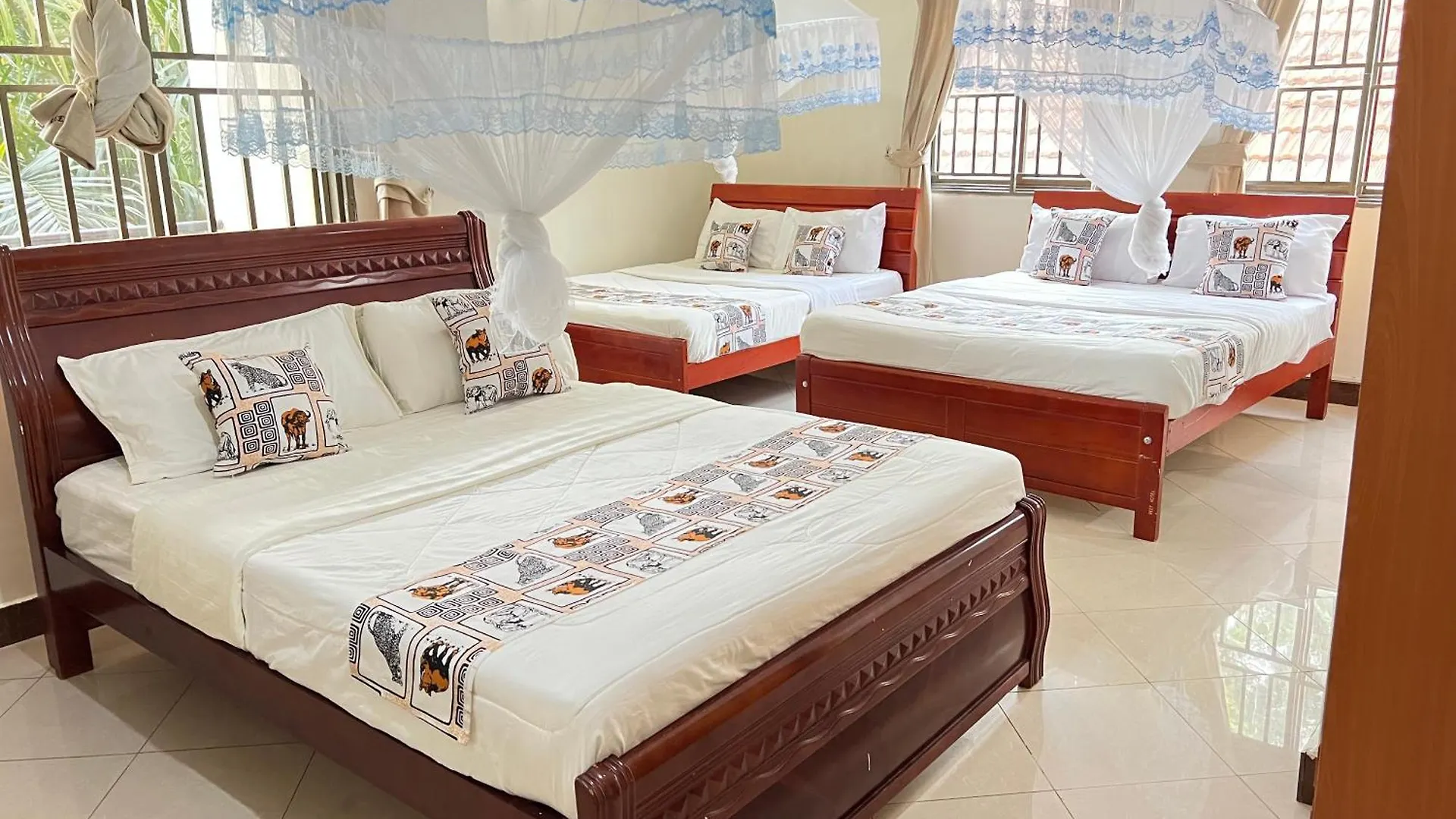 Victoria Rock Resort Entebbe 5*,